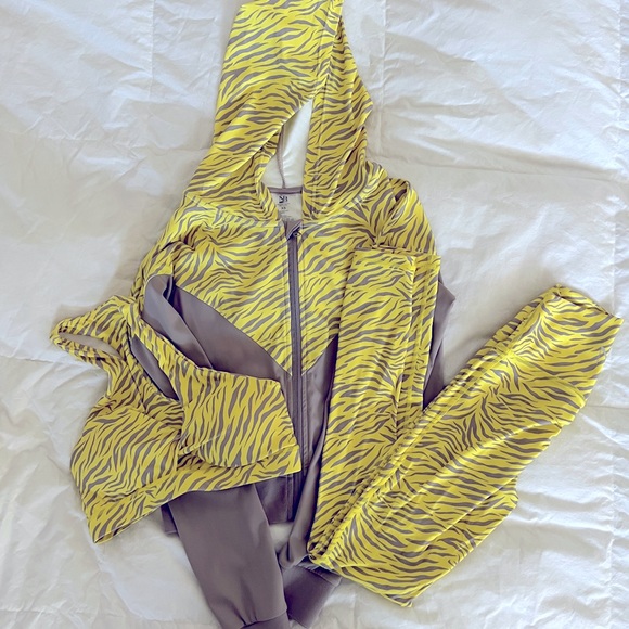 3 PIECE SET Noire Blanc Lamone Bombshell Scrunch Leggings Sports Bra Jacket XS S - Picture 14 of 14